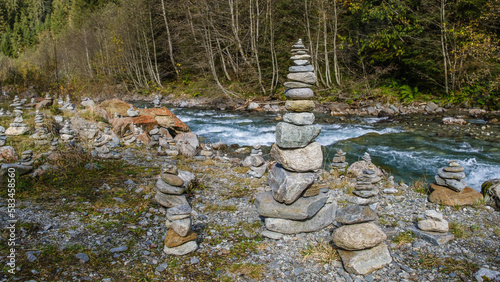 Steinmännchen-Kolonie an der Litz im Europaschutzgebiet Verwall im Montafon