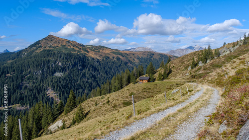 Gretschalpe im Europaschutzgebiet Verwall im Montafon - Ausblick auf ein beeindruckendes Bergpanorama