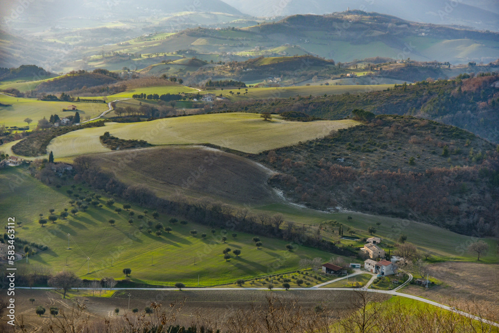 Vista panoramica dal Castello di Pitino - campagna maceratese 