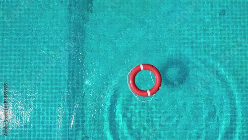 A view from above of the pool in which the life preserver is thrown.