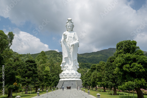 statue of Sanskrit Avalokite  vara in the Tsz Shan Monastery