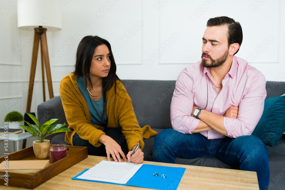 Angry couple with problems getting a divorce Angry couple with problems getting a divorce