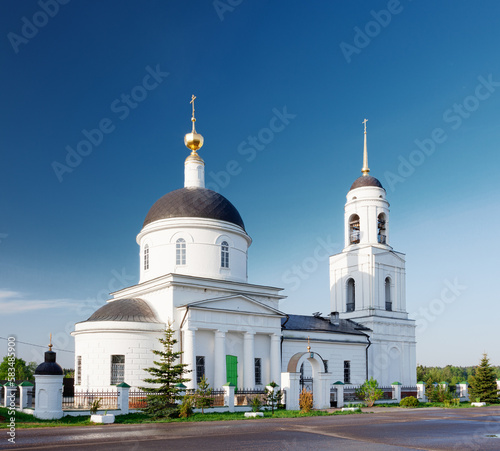 Obraz na płótnie White orthodox church in Radonezh village, Russia w salonie