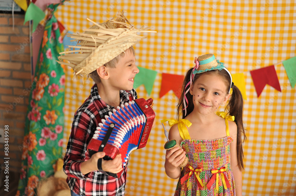 Padronagem Festa Junina Fundo Azul/ Símbolos típicos de festa junina em  fundo xadrez Stock Vector