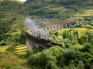 Keuken achterwand Glenfinnanviaduct Jacobite Express op Schotse spoorlijn  © Daniel