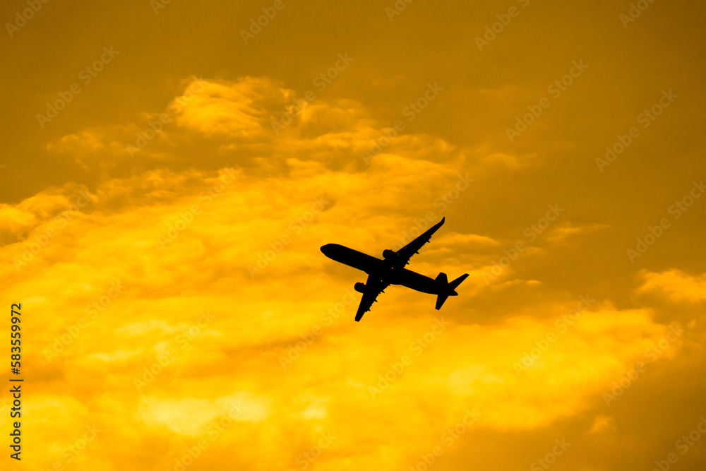 Fototapeta premium Aircraft Passenger take off shot at sunset time