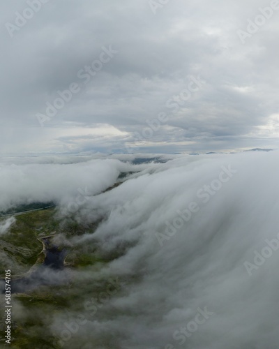 Fototapeta Naklejka Na Ścianę i Meble -  Vertical view of mountains with clouds