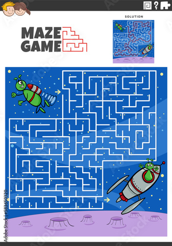 maze game with cartoon alien characters