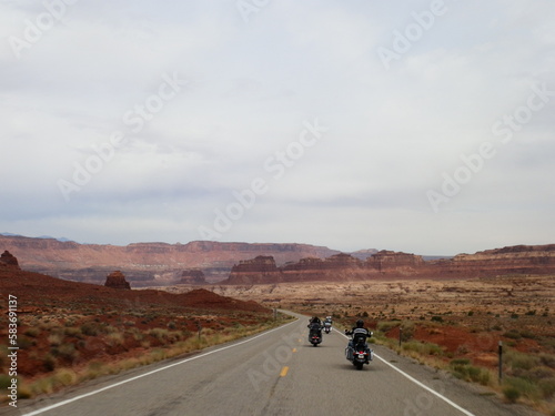 Attraversando l'America in Harley Davidson: Il Nostro Indimenticabile Viaggio di Nozze tra Paesaggi Mozzafiato e Libertà senza Confini