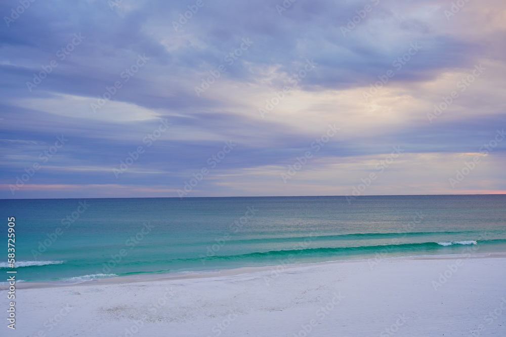 Fototapeta premium beautiful north florida beach and the Gulf of Mexico in Destin, Florida 