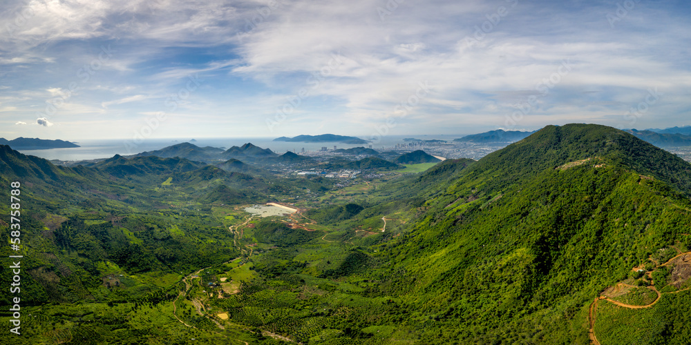 Obraz premium Panoramic photo of dawn viewed from the high mountains, in the distance is the famous coastal tourist city of Nha Trang, Khanh Hoa province, Vietnam