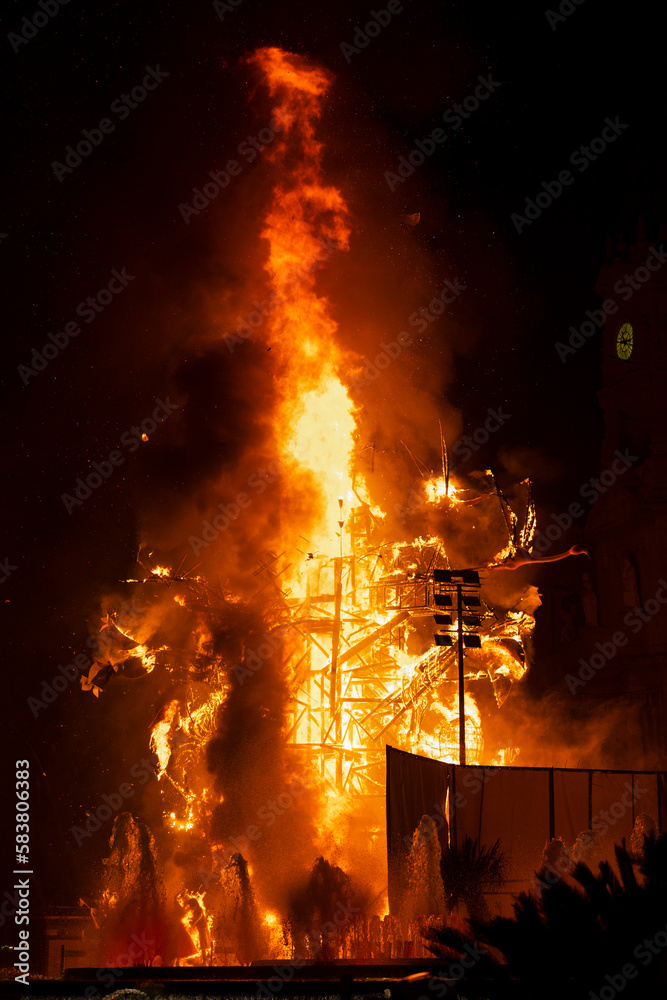 Burning of the figures at the Las Fallas festival in Valencia, 2023. La Crema.