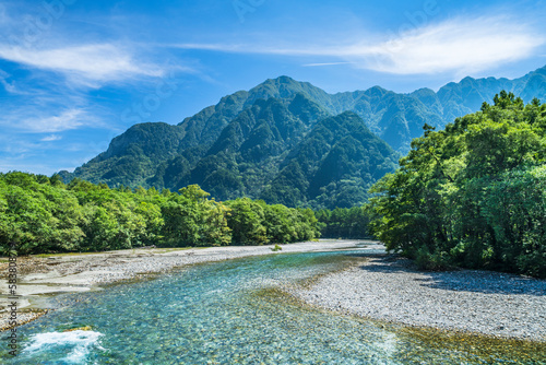 夏の上高地　梓川と六百山【長野県・松本市】　
Beautiful scenery of Kamikōchi with fresh greenery - Nagano, Japan