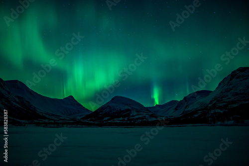 Aurora in the mountains © JonAndreas