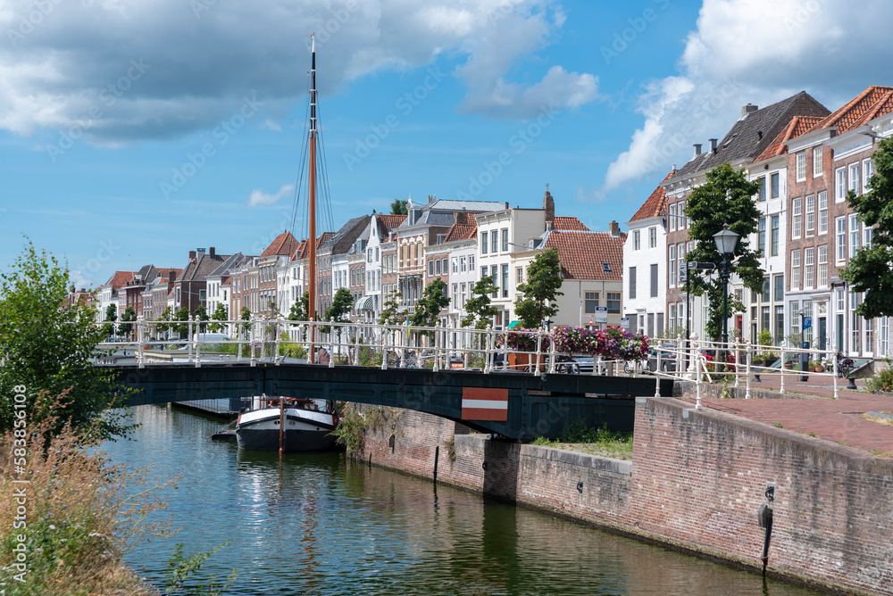 Stadtbild mit der Bellinkbrug in Middelburg. Provinz Zeeland in den Niederlanden