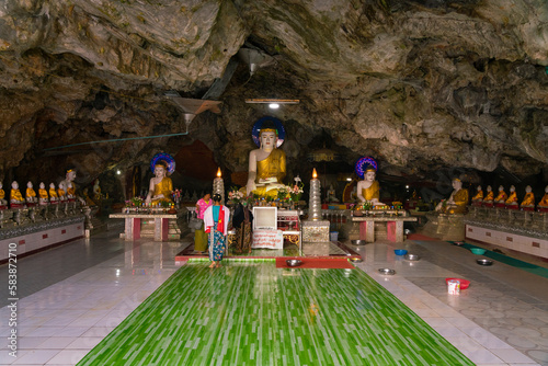 Buddha statues inside Kaw Ka Thaung Cave, Hpa-an photo