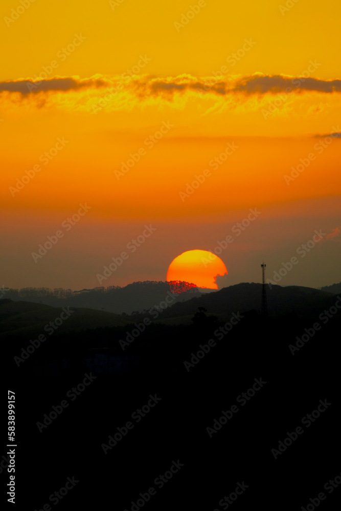 Lindo por do sol na final de tarde mudança de tempo. Lindo por do sol na final de tarde mudança de tempo.