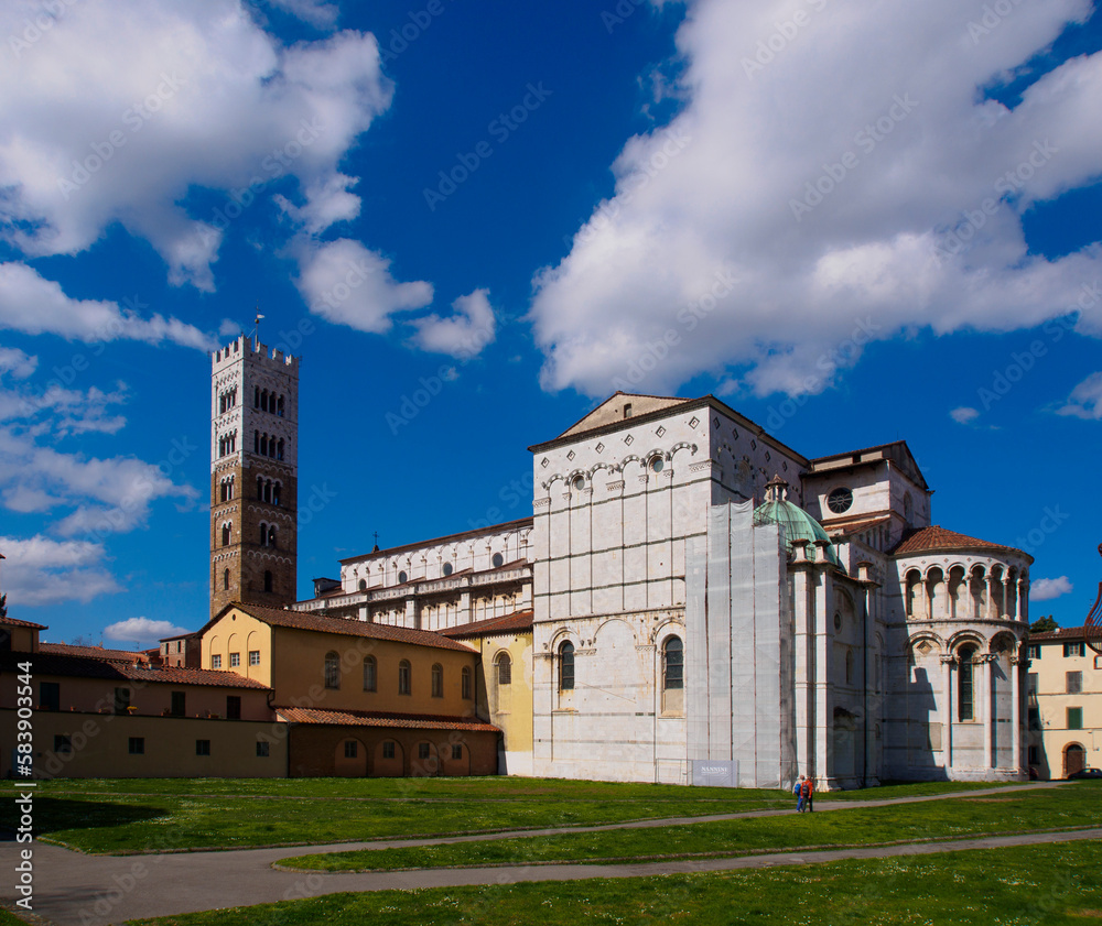 Fototapeta premium Italia, Toscana, la città di Lucca. il duomo.