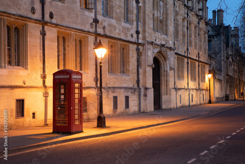 Fototapeta Naklejka Na Ścianę i Meble -  Iconic red British telephone box in Oxford city centre