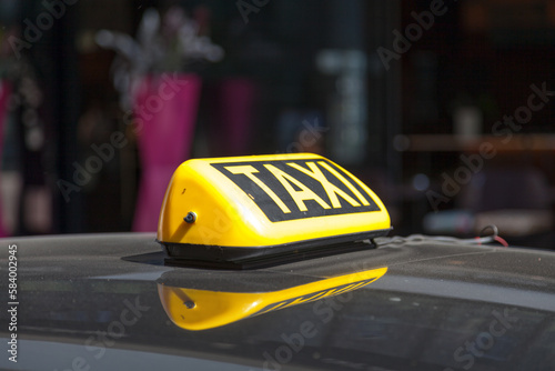 Stampa su tela Yellow Austrian taxi sign