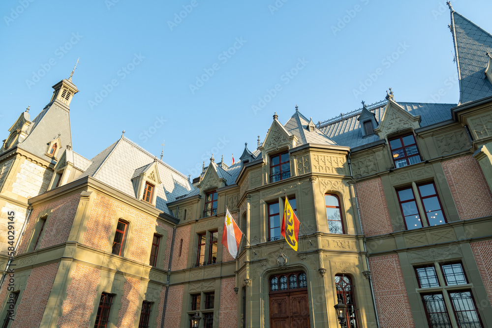 Obraz premium Schadau castle in a pretty park in Thun in Switzerland