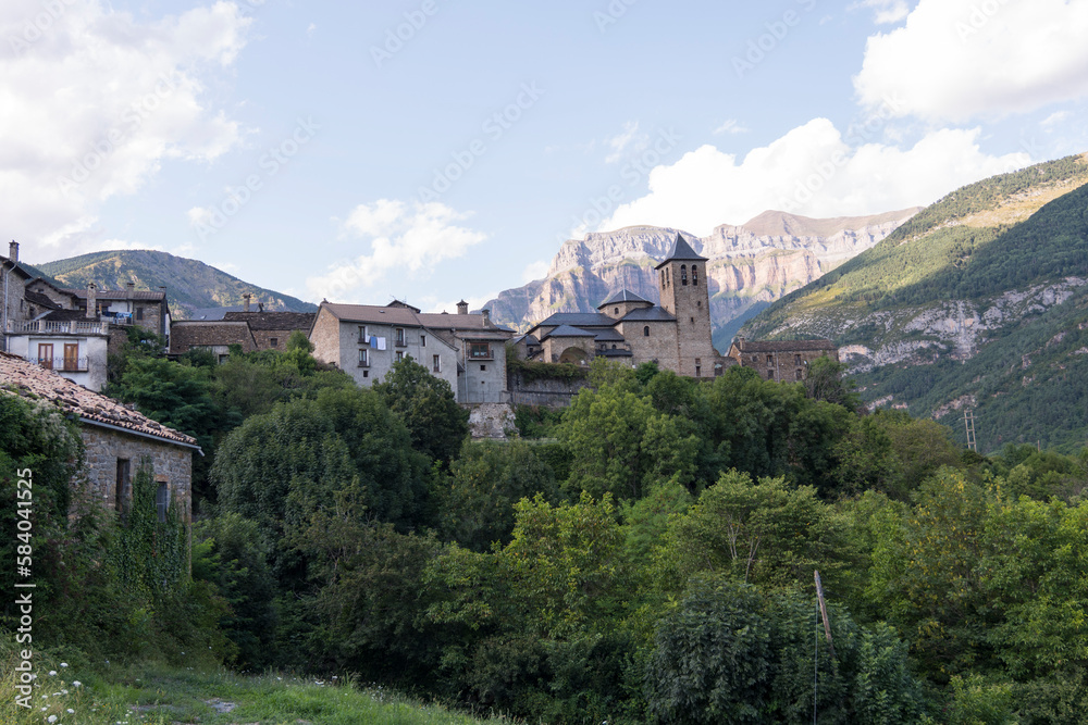 Ordesa and Monte Perdido Natural Park, Faja-Racón hiking route