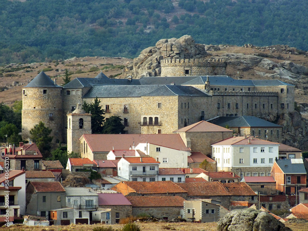 Castillo de Magalia en las Navas del Marqués