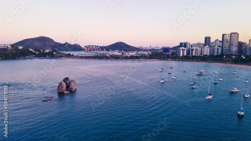 Ilha das Andorinhas, Vitória, ES: ilha localizada na Baía de Vitória, com praias, mata atlântica preservada, restaurantes e trilhas. Ideal para ecoturismo e lazer.