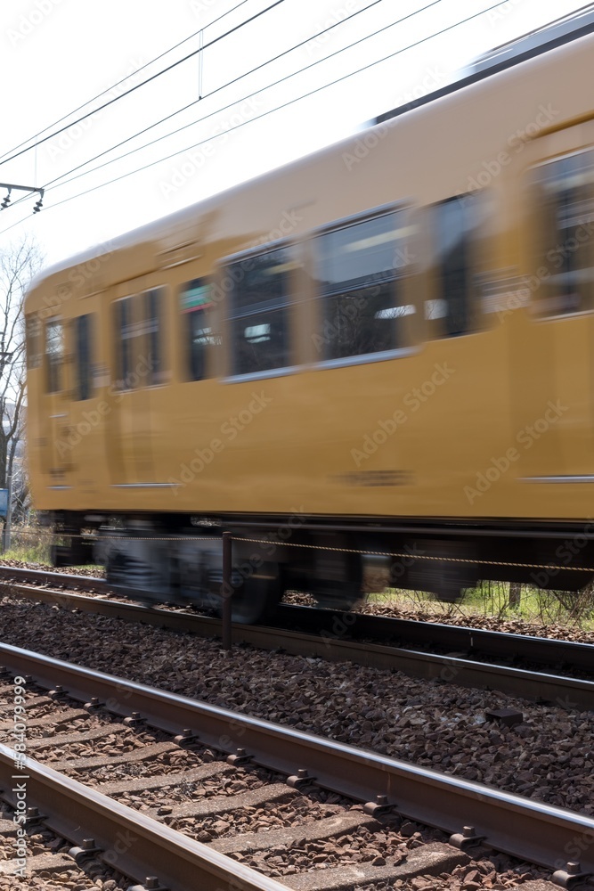 Obraz premium 走る山陽本線の電車