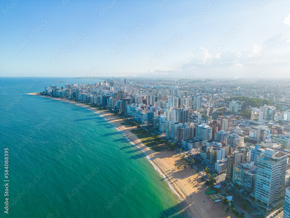 Obraz premium Imagem aérea de Vila Velha, mostrando a Praia da Costa, 3ª Ponte e o Convento da Penha.