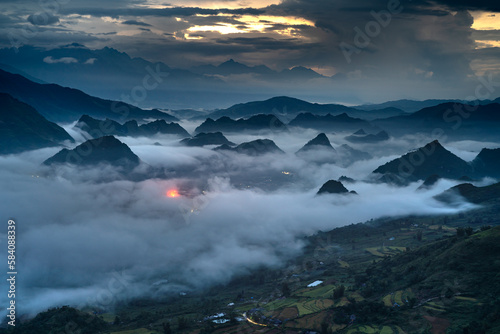 Cloud valley in the mountains in Lai Chau city, Vietnam © Quang
