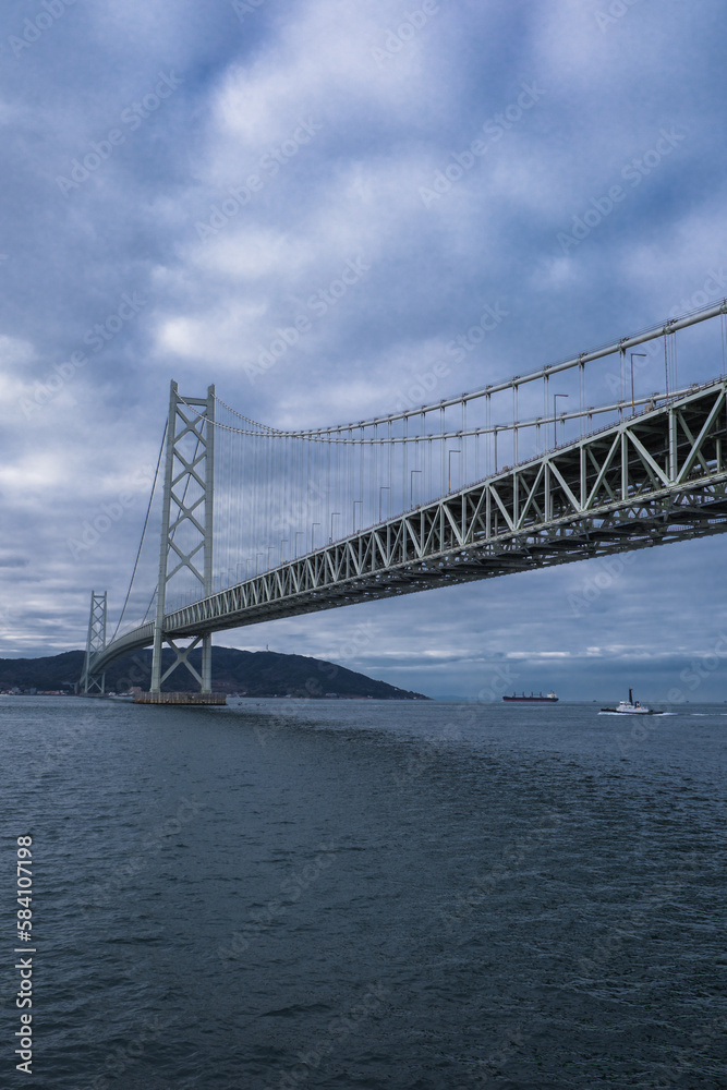 兵庫県 明石海峡大橋と淡路島の海景色