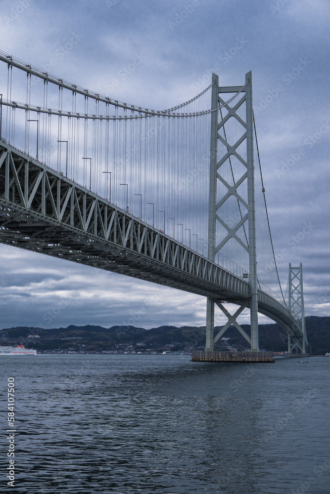 兵庫県 明石海峡大橋と淡路島の海景色