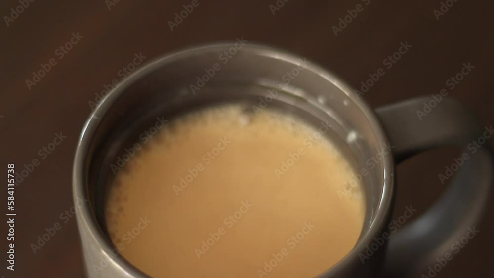 Vidéo Stock Pouring Milk into a coffee mug. Pouring creamer into coffee