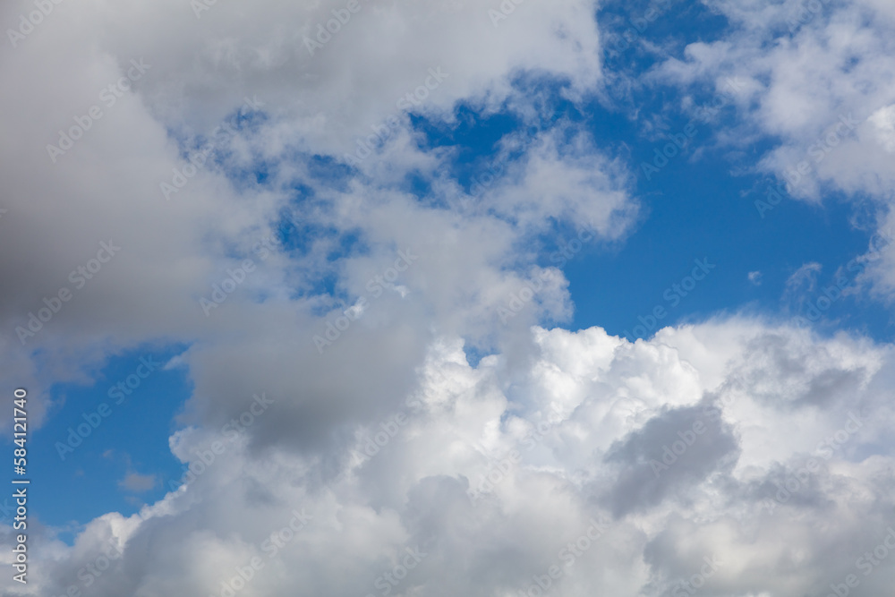 Obraz premium White clouds on the blue sky