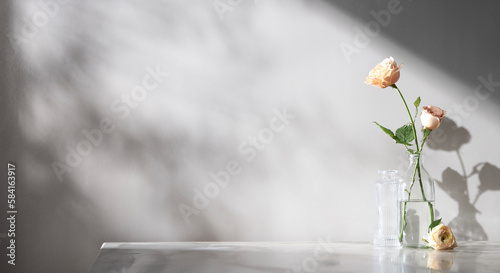 Fototapeta Naklejka Na Ścianę i Meble -  A cozy home with sunlight shining through the
windows and fresh flowers