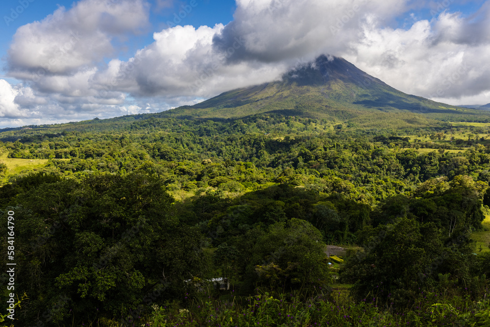 Fototapeta premium Arenal Volcano National Park