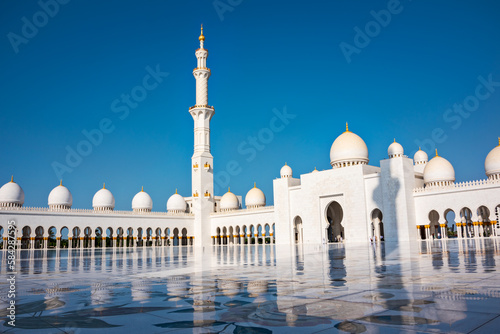 Sheikh Zayed Grand Mosque of white marble in Abu Dhabi, UAE