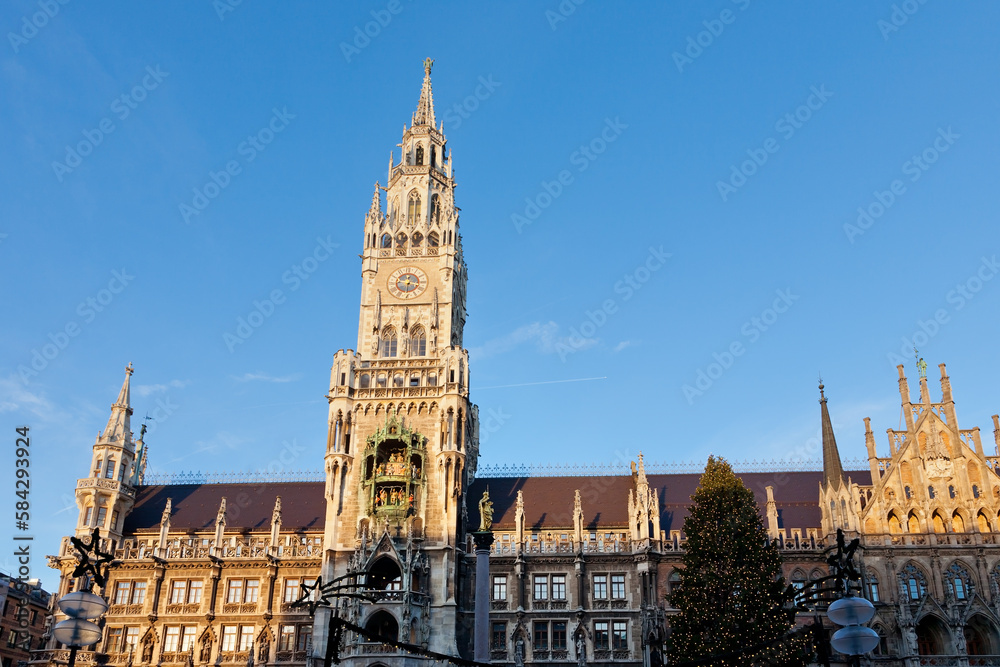 Neues Rathaus am Marienplatz in München zur Weihnachtszeit, Deutschland