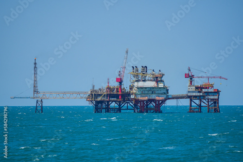 Oil or gas drilling platform © bizoo_n