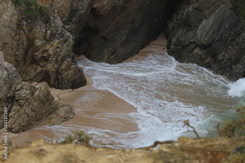 Océan Atlantique vagues sur rochers Portugal photo