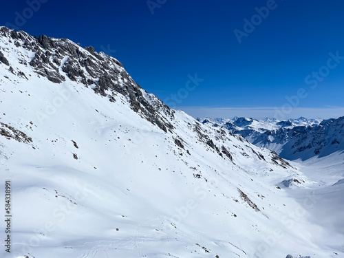 Alpine valley, snowy mountains in Switzerland. Panoramic view over the mountains during winter. Ski area Arosa, Switzerland. Winter sports in the snowy mountains. © Westlight