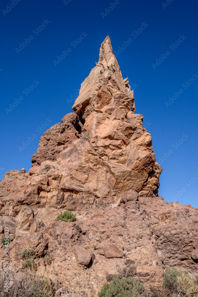 Fototapeta premium Felsformation im Teide- Nationalpark auf Teneriffa am Tag 