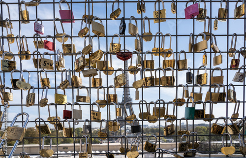Eiffel tower and love lock