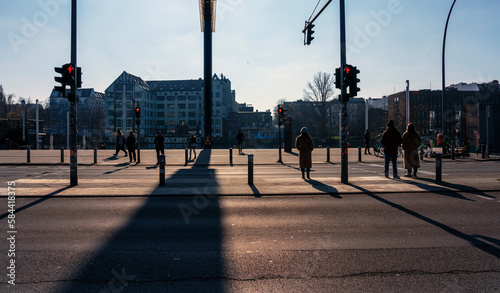 rotes Signal an einer Fußgängerampel, Friedrichshain, Berlin, Deutschland