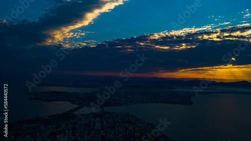 Paisagem Urbana Cidade Florianopolis Centro Trindade Itacorubi Beira Ilha Mar Baía Norte Morro da Cruz Prédios Arquitetura Engenharia Urbanismo Santa Catarina Por do Sol Drone Aérea photo