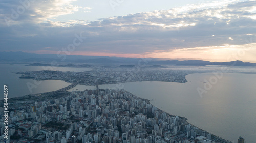 Paisagem Urbana Cidade Florianopolis Centro Trindade Itacorubi Beira Ilha Mar Baía Norte Morro da Cruz Prédios Arquitetura Engenharia Urbanismo Santa Catarina Por do Sol Drone Aérea photo