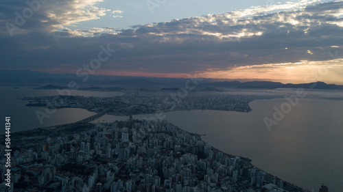 Paisagem Urbana Cidade Florianopolis Centro Trindade Itacorubi Beira Ilha Mar Baía Norte Morro da Cruz Prédios Arquitetura Engenharia Urbanismo Santa Catarina Por do Sol Drone Aérea photo