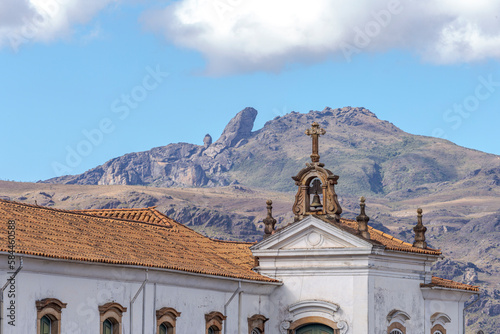 Vista de campanário externo do prédio da antiga Escola de Minas, e Pico do Itacolomi aos fundos, em Ouro Preto, Minas Gerais. photo