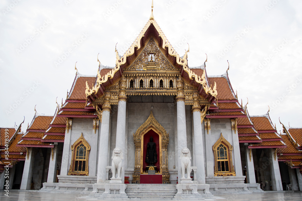 Fototapeta premium Wat Benchamabophit Dusitwanaram or Marble Temple in Bangkok